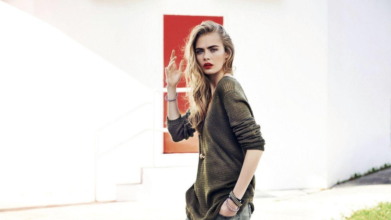 1370x770 Lapx768 Cara delevingne Wallpaper HD, Desktop Background, Desktop