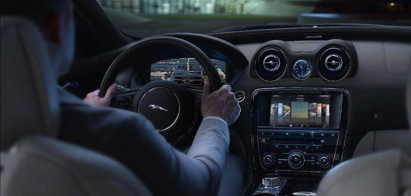 1370x650 Jaguar XJ Interior Features Saloon Redefined, Dual Screen