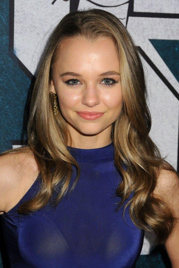 740x1110 Madison Iseman. Women's Fashion. Madison, Phone