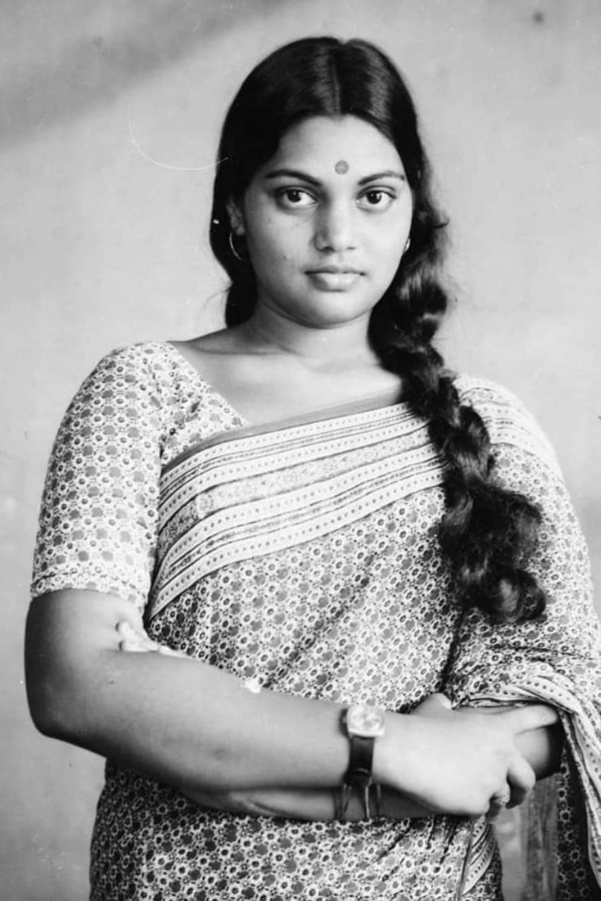 850x1280 Silk Smitha Photo [HD]: Latest Image, Picture, Stills of Silk, Phone