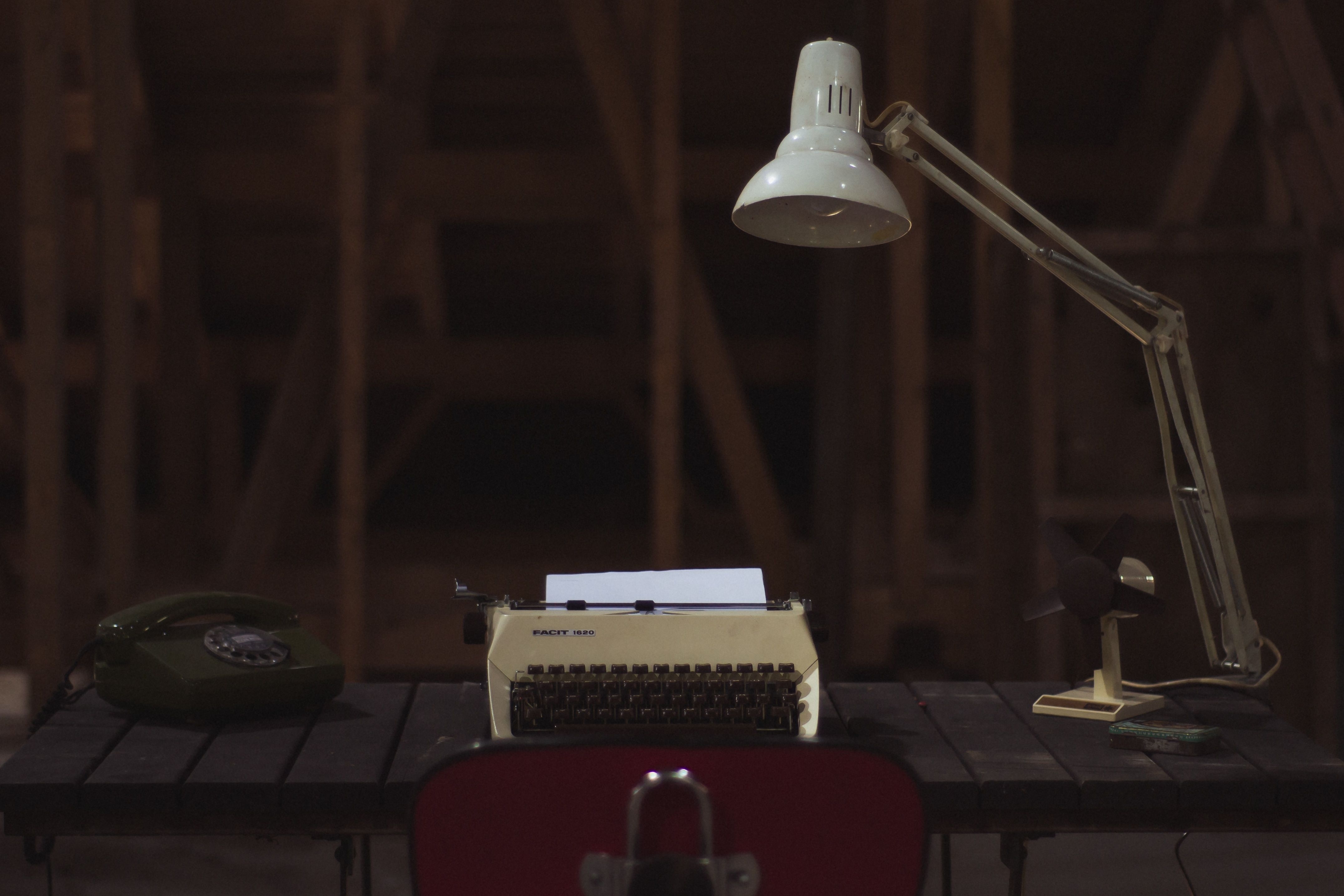 4310x2880 study lamp near typewriter on top table free image, Desktop