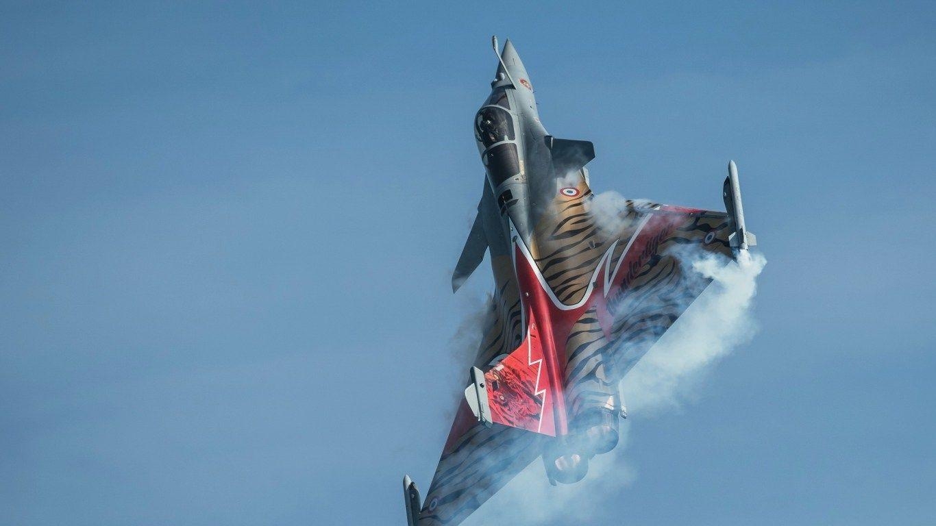 1370x770 HD Background Dassault Rafale Tiger Indian Air Force Stunt Air Show, Desktop