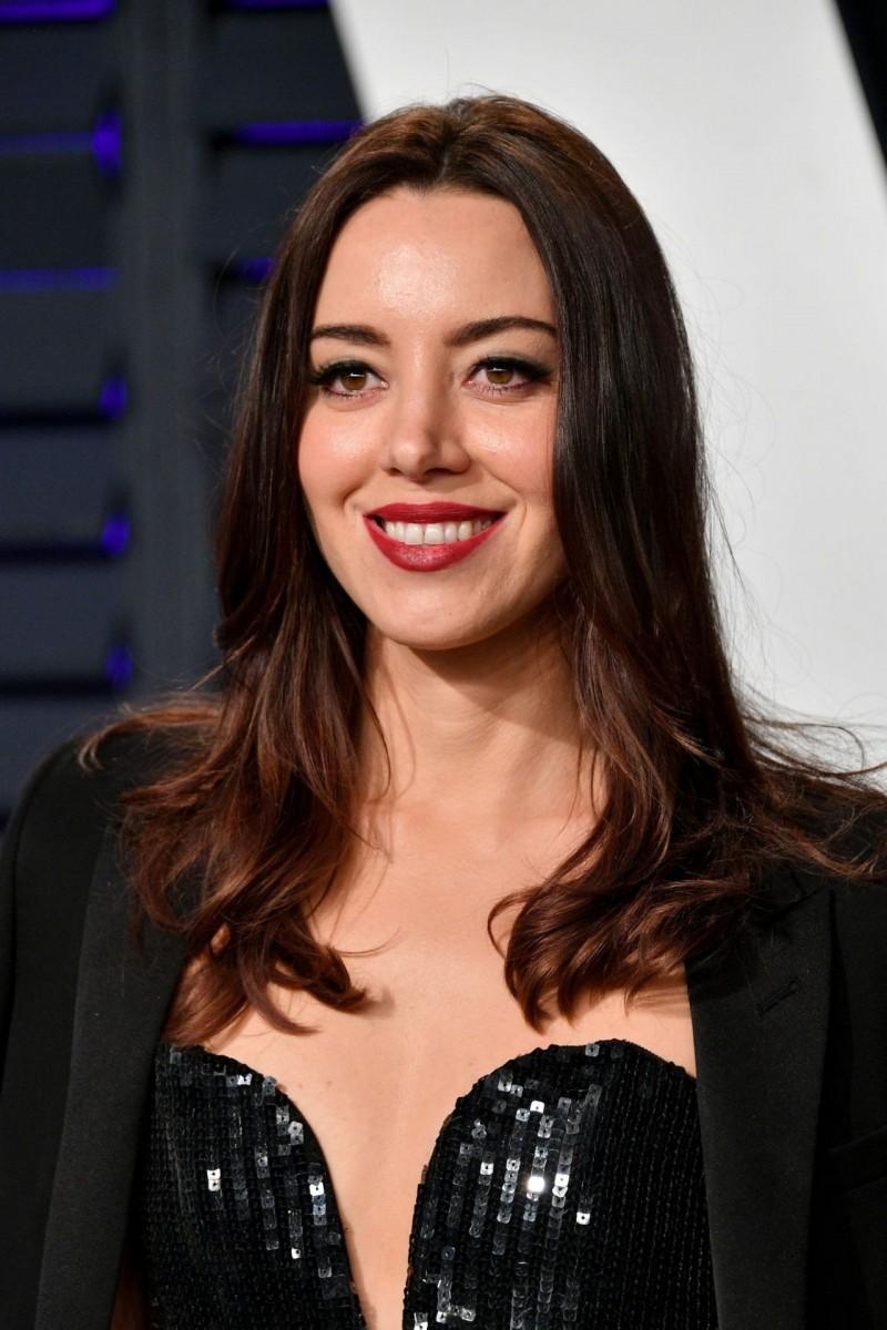 800x1200 Aubrey Plaza wallpaper, Phone