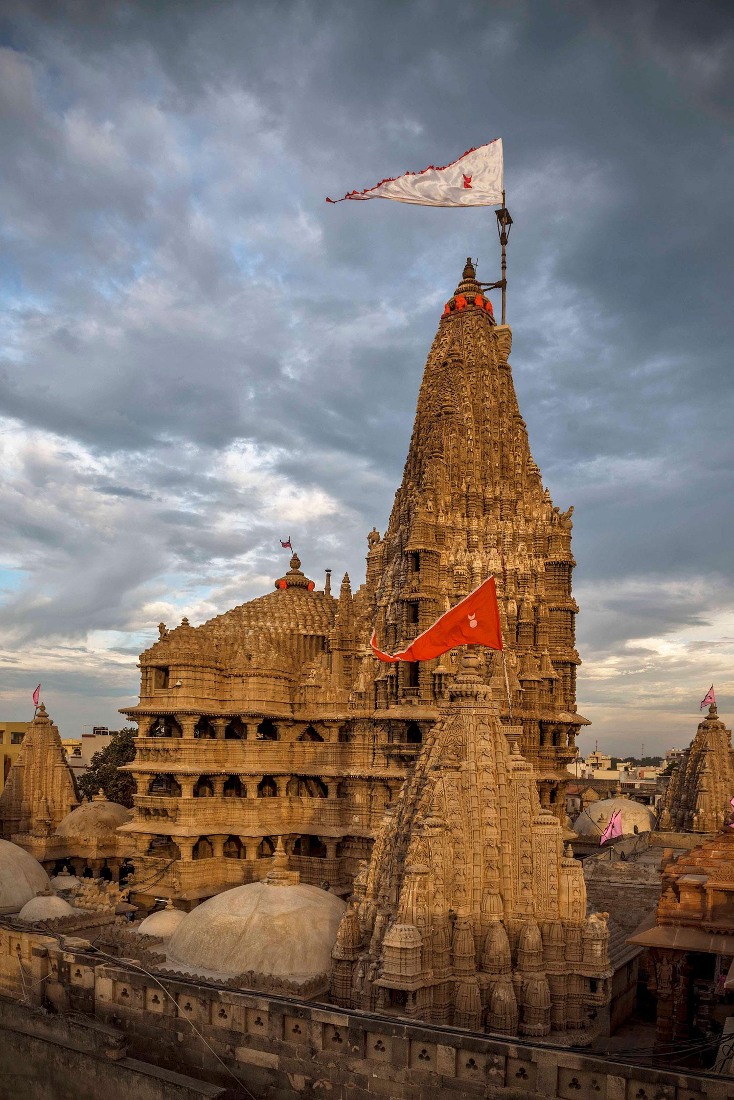 1500x2250 Dwarkadhish temple, Dwarka, India: hinduism, Phone