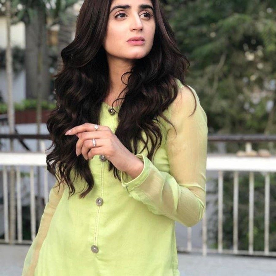 900x900 Hira Mani Pakistani TV host & Actress beautiful Photo, Phone