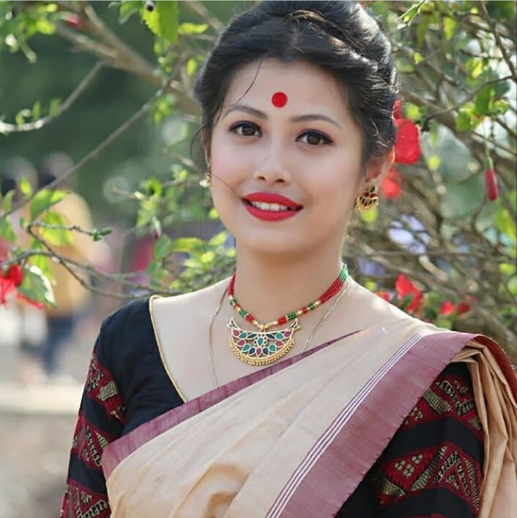 1060x1060 Assam Traditional Dress, Phone