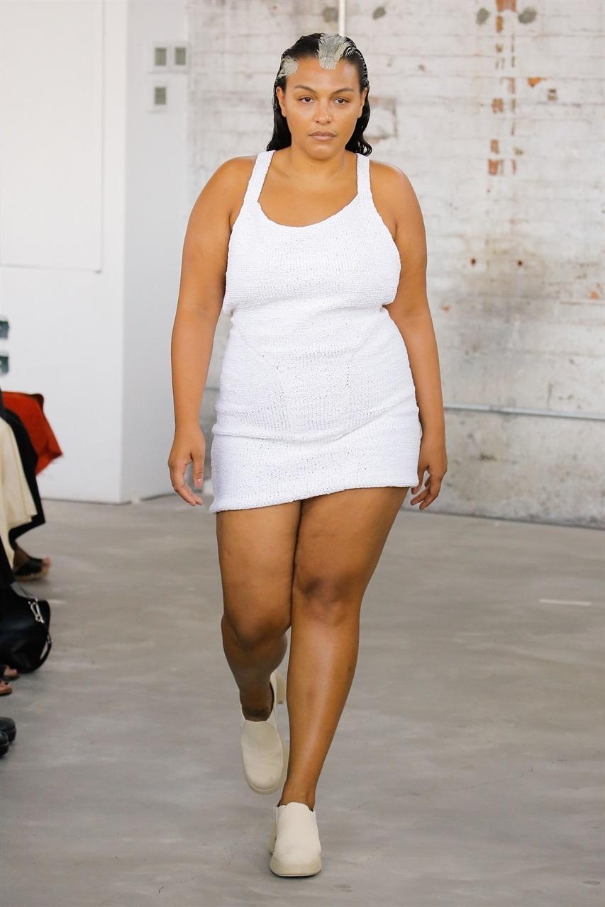 860x1280 All about Curvy Model Paloma Elsesser On Changing The Industry, Phone