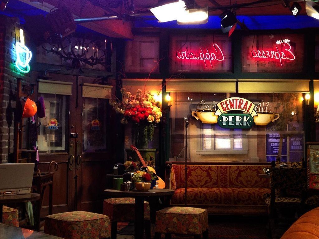 1030x770 Central Perk friends set, Desktop