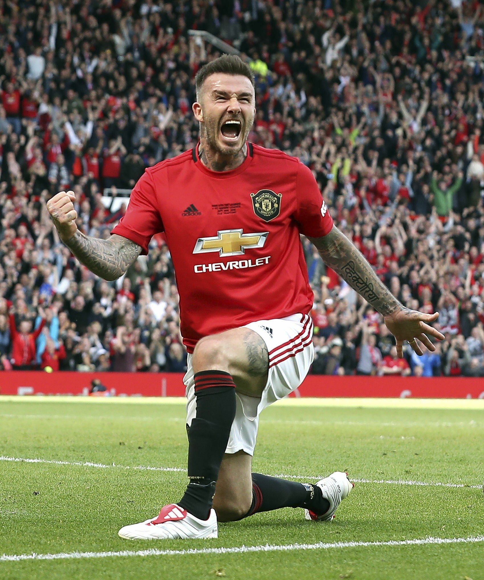 1700x2040 Beckham scores as United faces Bayern 20 years after CL win, Phone