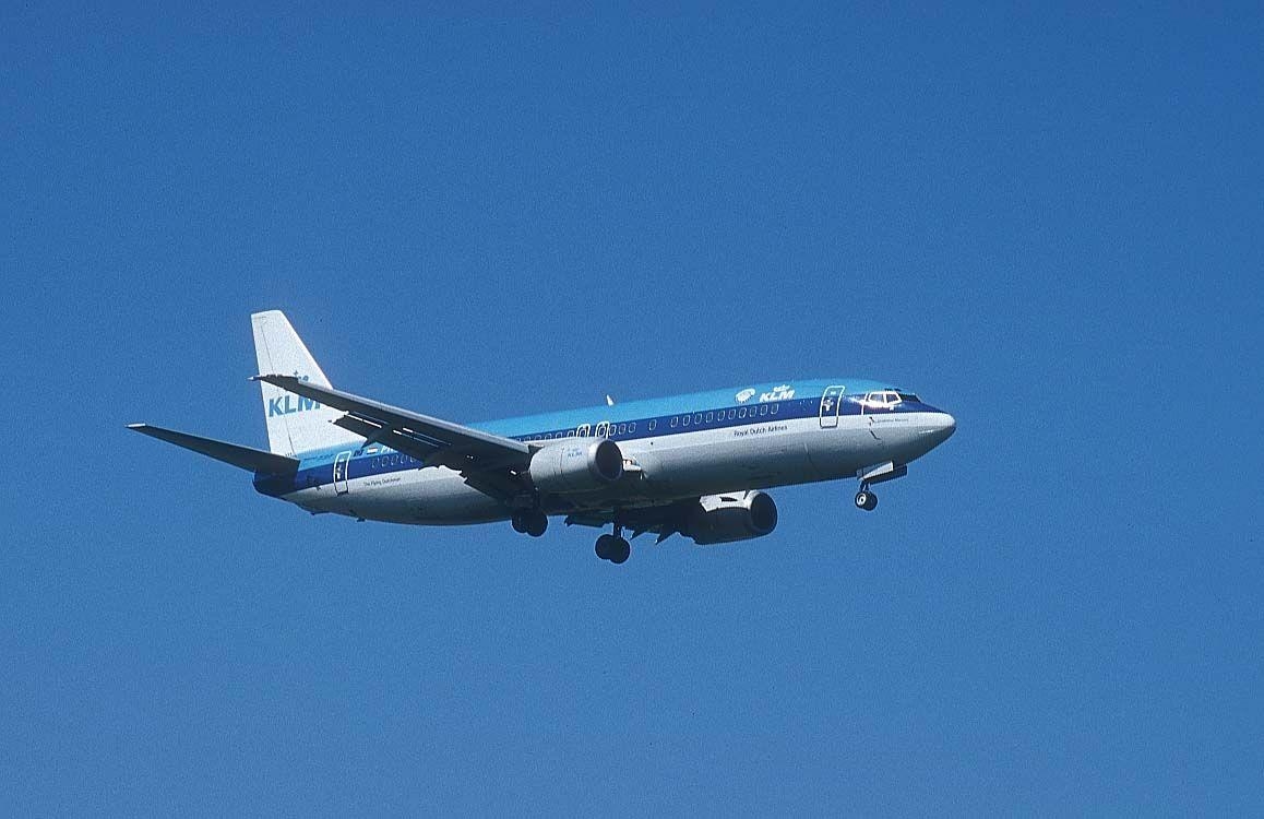 1160x750 Klm Landing Airplane, Desktop