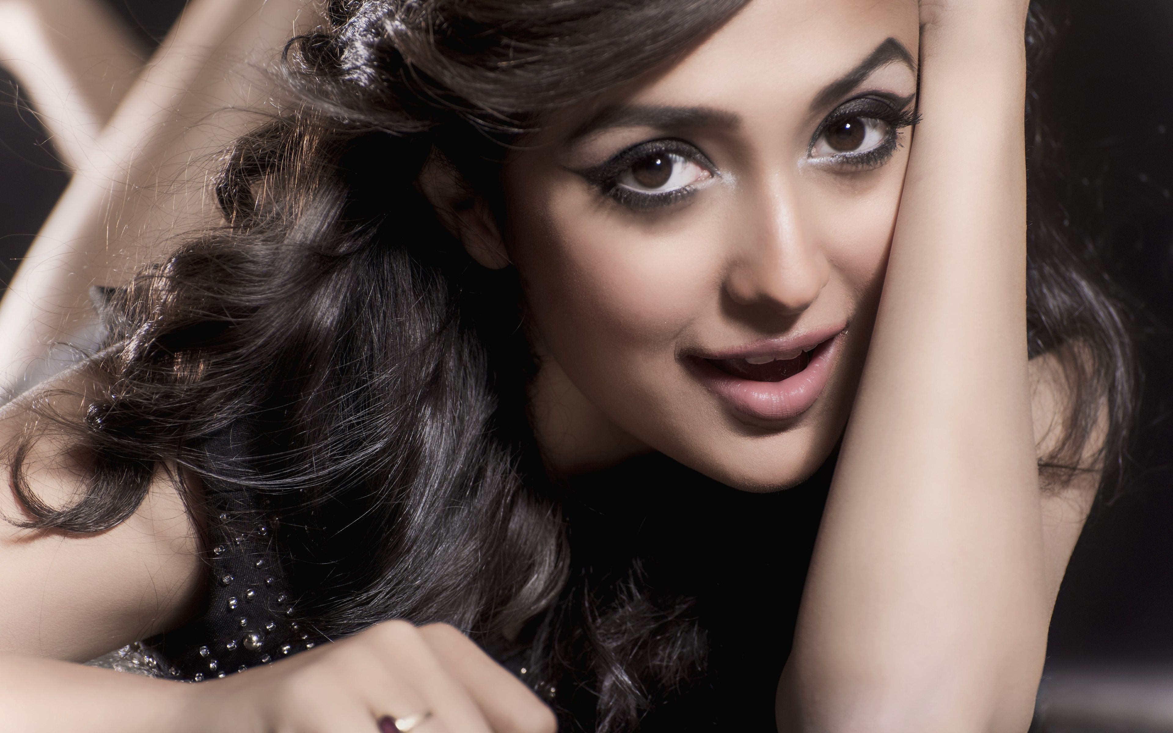 3840x2400 Download wallpaper Monali Thakur, 4k, Bollywood, beauty, indian, Desktop