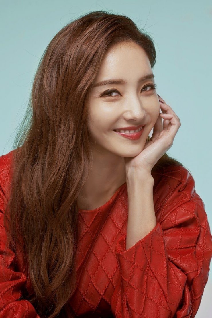 740x1110 Han Chae Young Gallery (한채영) HanCinema, Phone