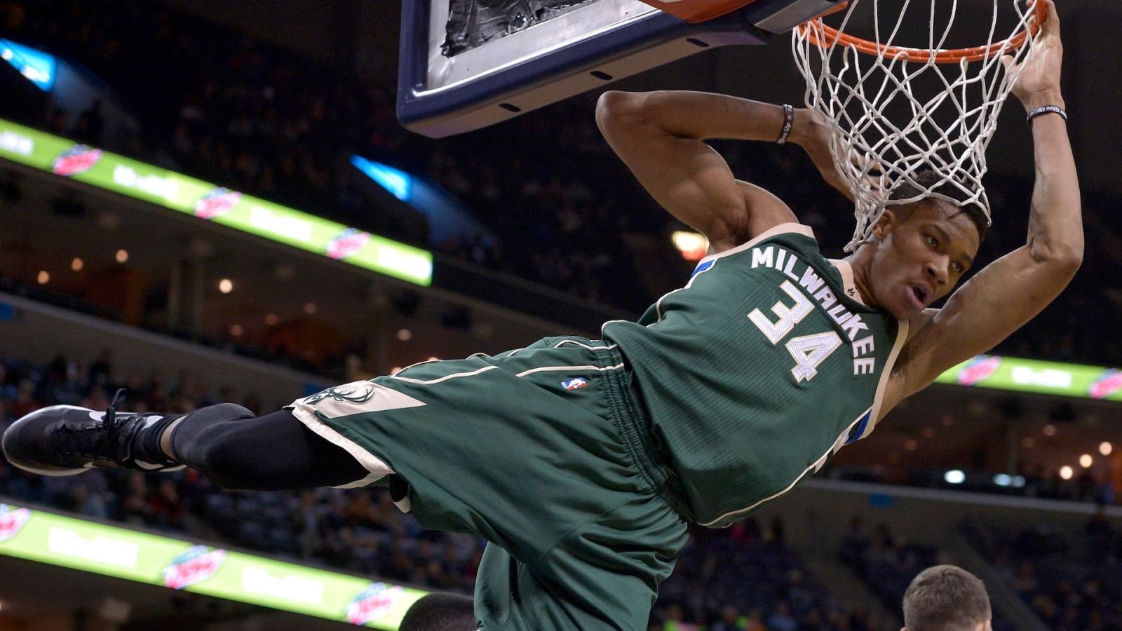 1600x900 Giannis Antetokounmpo Dunking Wallpaper 63774 px, Desktop