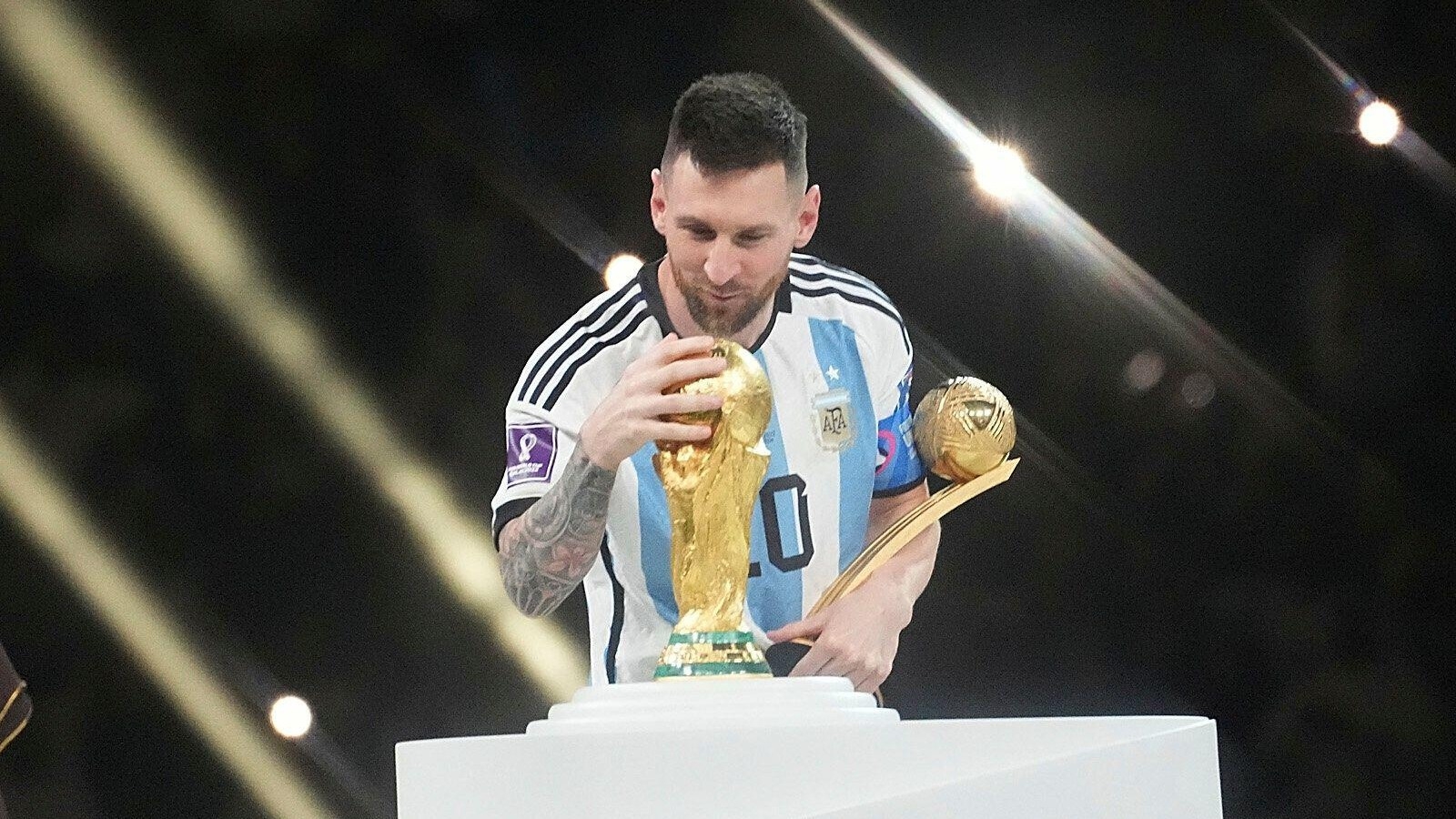 1600x900 The best tributes to Messi's World Cup glory: Obama, Pele, Barcelona, Maradona's son, Desktop