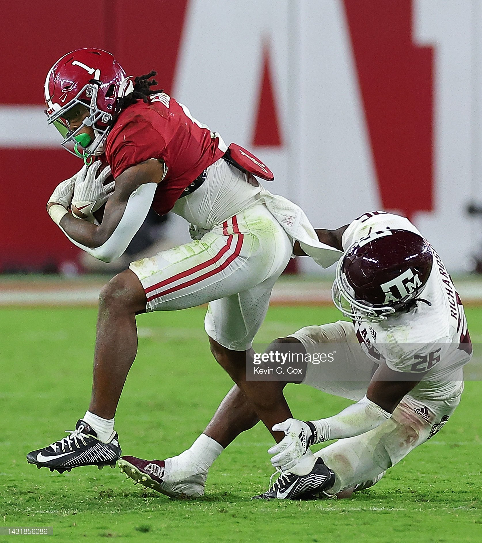 1680x1890 Jahmyr Gibbs of the Alabama Crimson Tide is tackle by Demani. Alabama crimson tide, Crimson tide, Tide, Phone