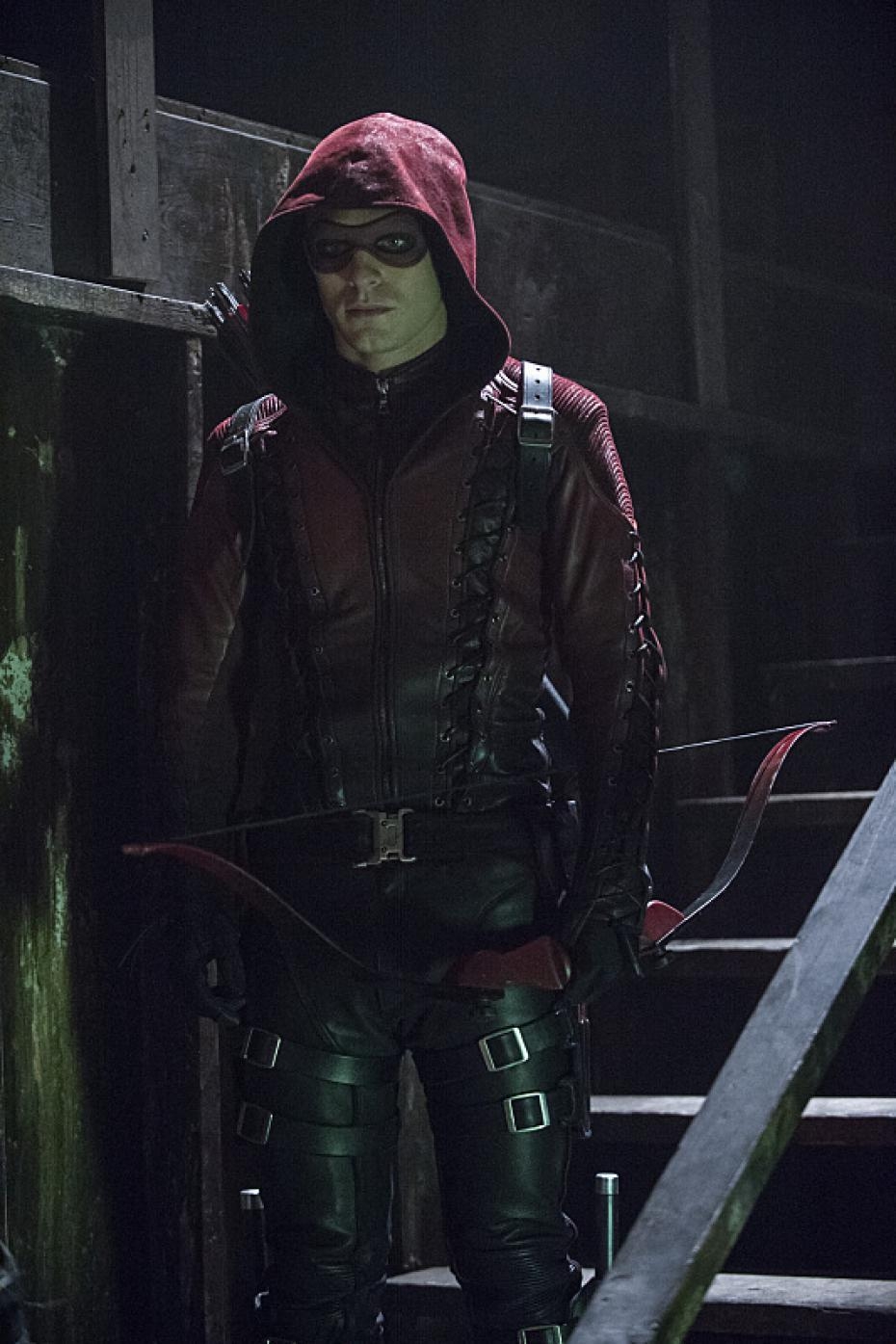 930x1400 Colton Haynes' Arsenal Returning to Arrow. New Media Rockstars, Phone