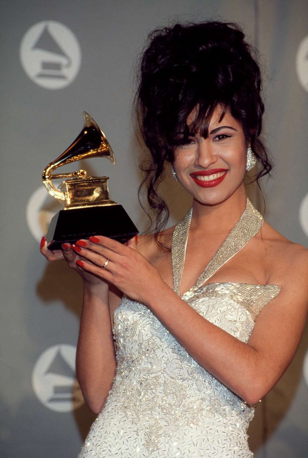 1010x1500 Selena Quintanilla's Life and Career in Photo, Phone