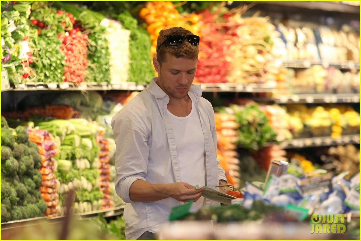 1230x820 Ryan Phillippe image Ryan Phillippe & Ava: Whole Foods Stop HD, Desktop