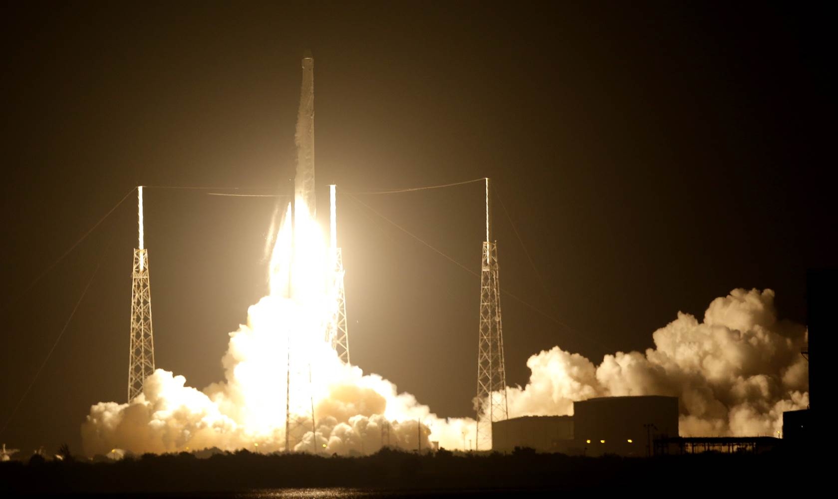 1680x1000 SpaceX Lands Fifth Rocket During Space Station Cargo Launch, Desktop