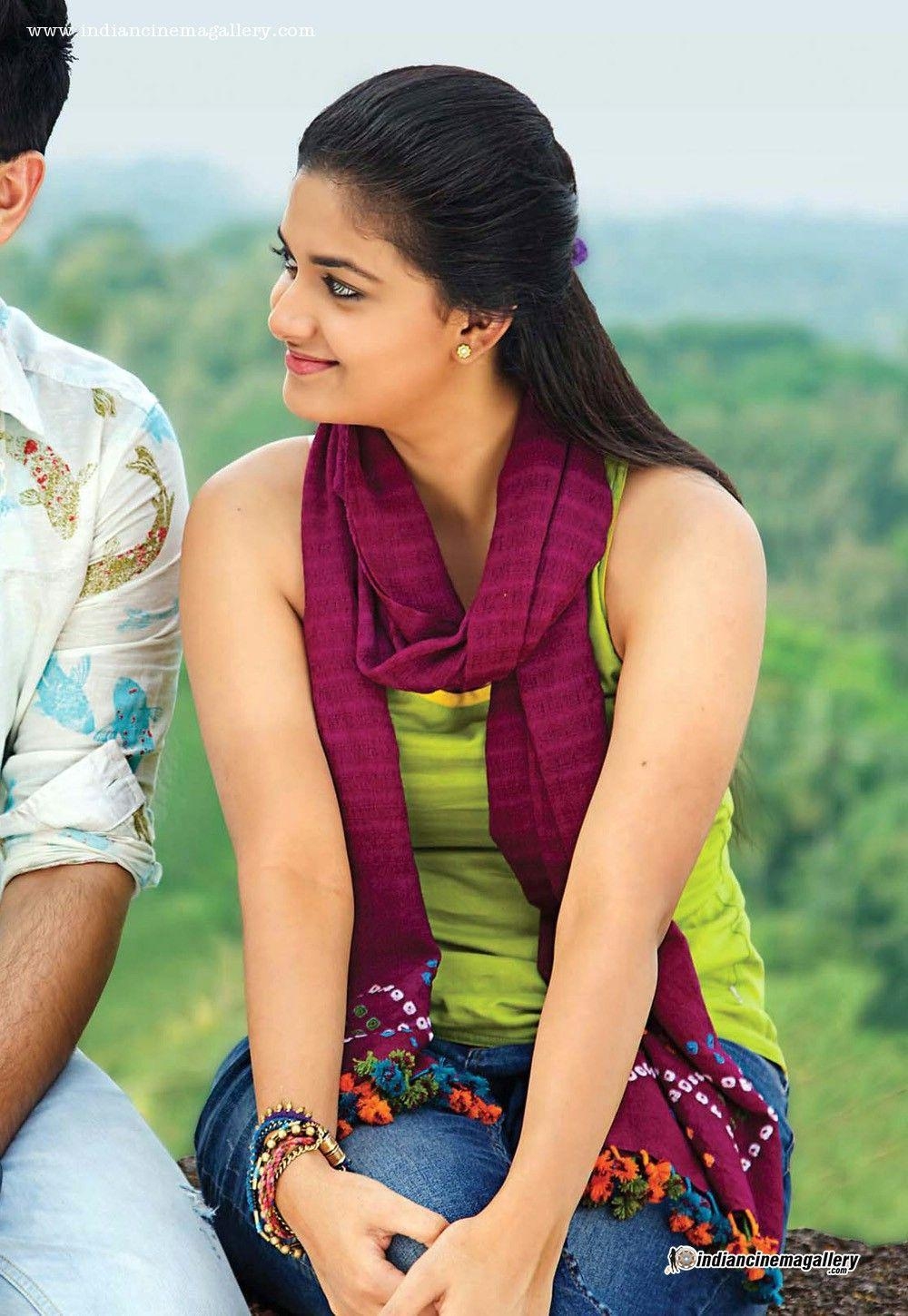 1000x1450 Keerthi Suresh Suresh new pics from Nenu Sailaja movie, Phone