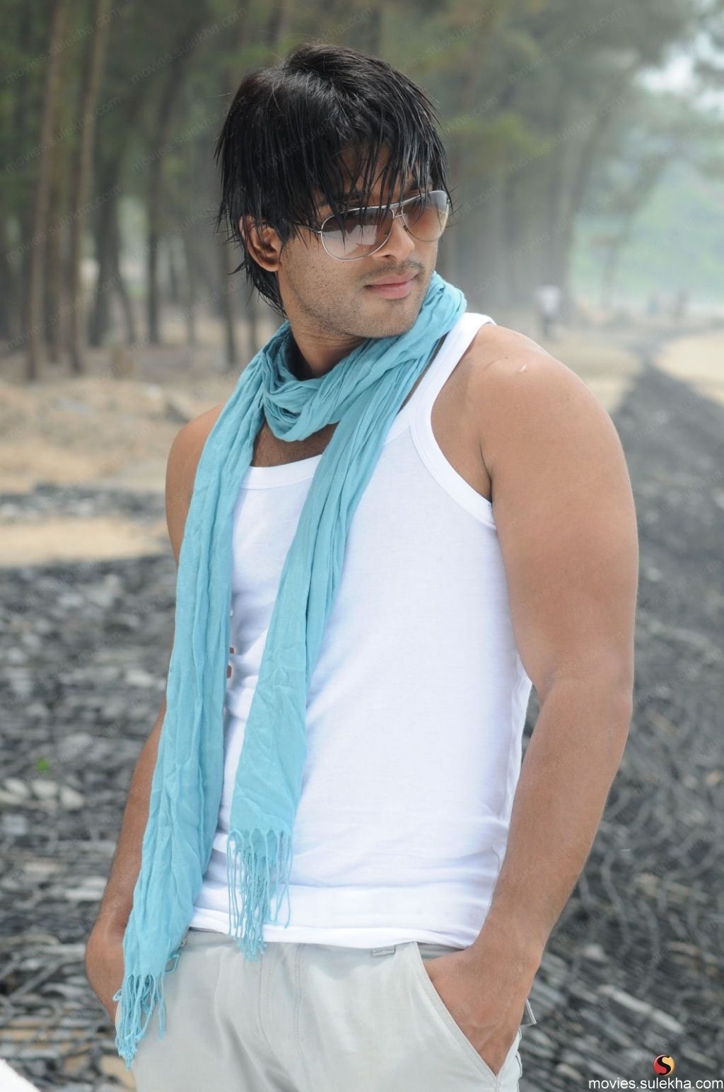 1030x1550 Valentine Day 2014: Arya 2 Wallpaper Download, Phone