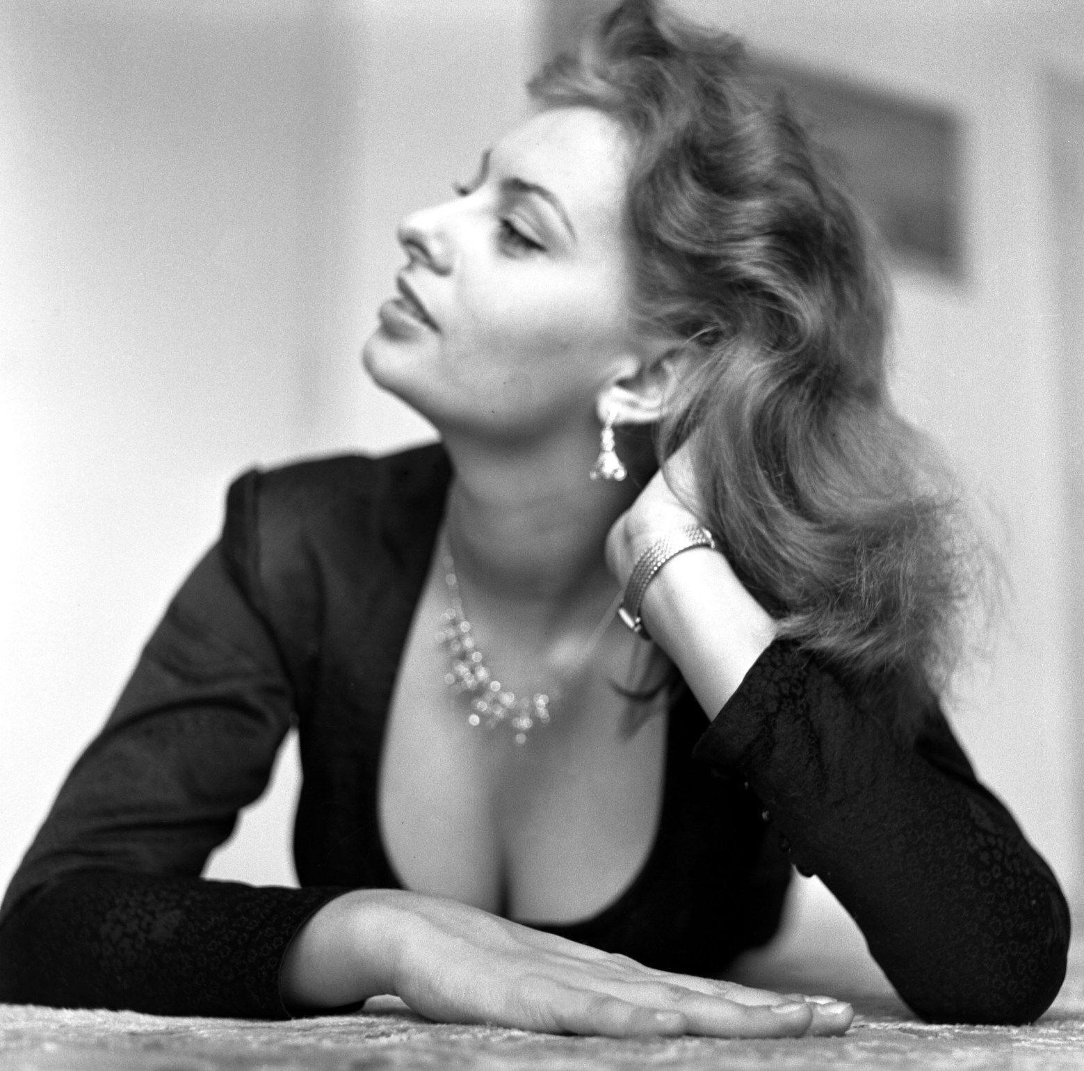 1560x1540 Sophia Loren wallpaper, Desktop