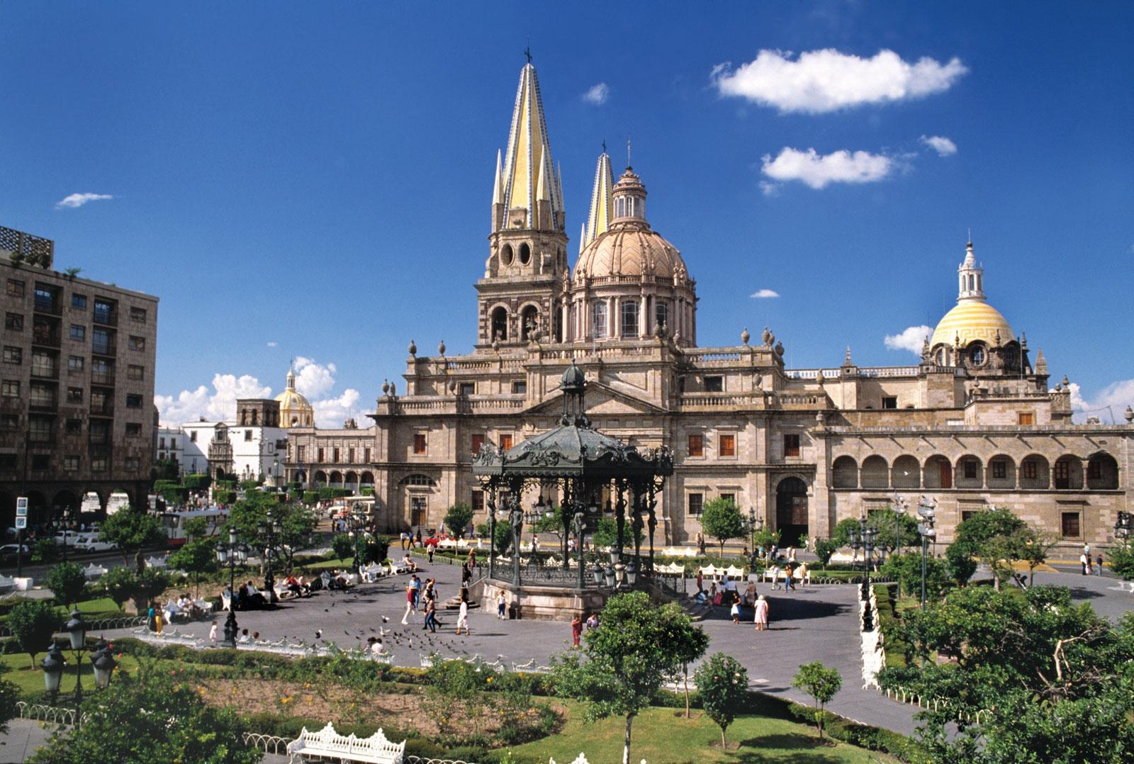 1600x1080 Guadalajara photo, places and hotels, Desktop