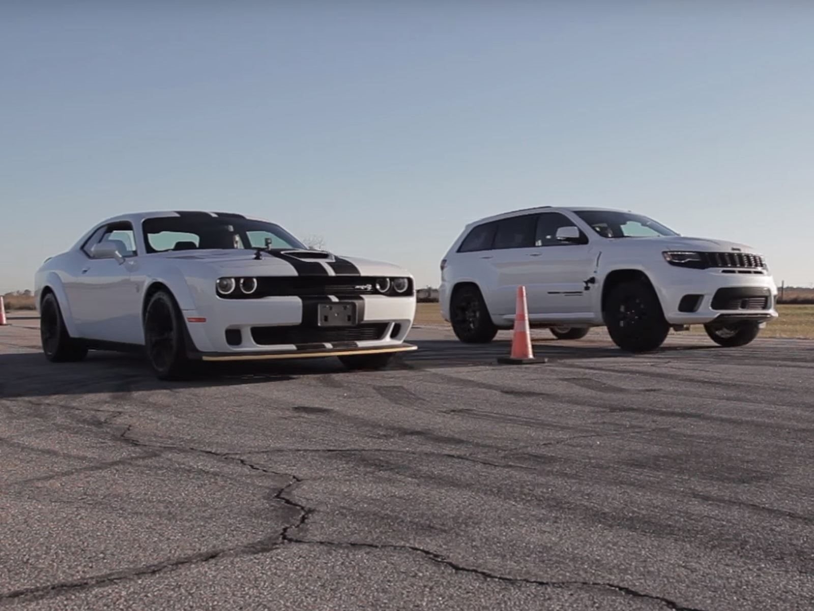 1600x1200 Jeep Trackhawk Vs. Challenger Hellcat Is A Crazy 400 HP Drag Race, Desktop