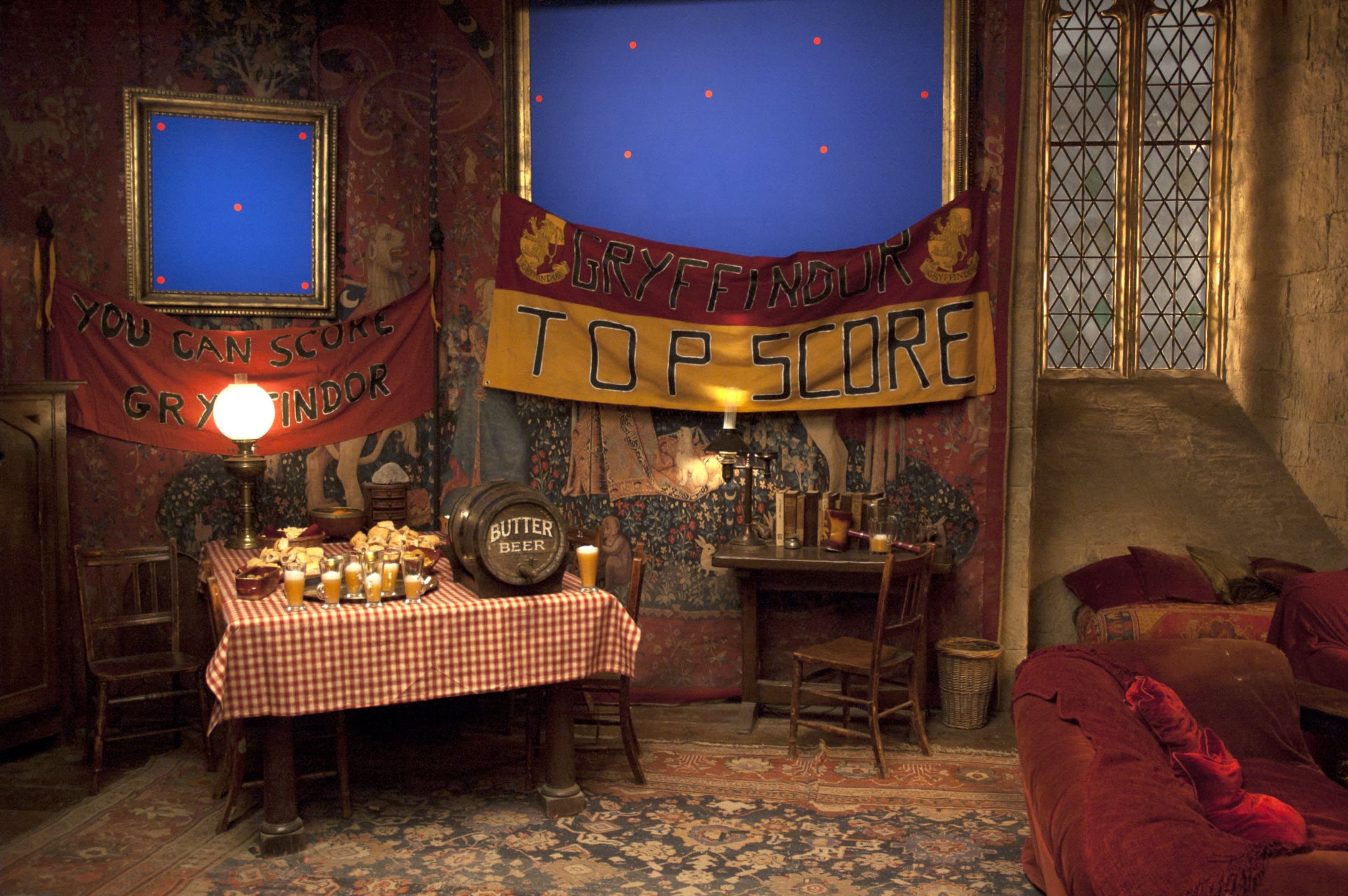 3010x2000 Behind the scenes: Creating the Gryffindor common room, Desktop