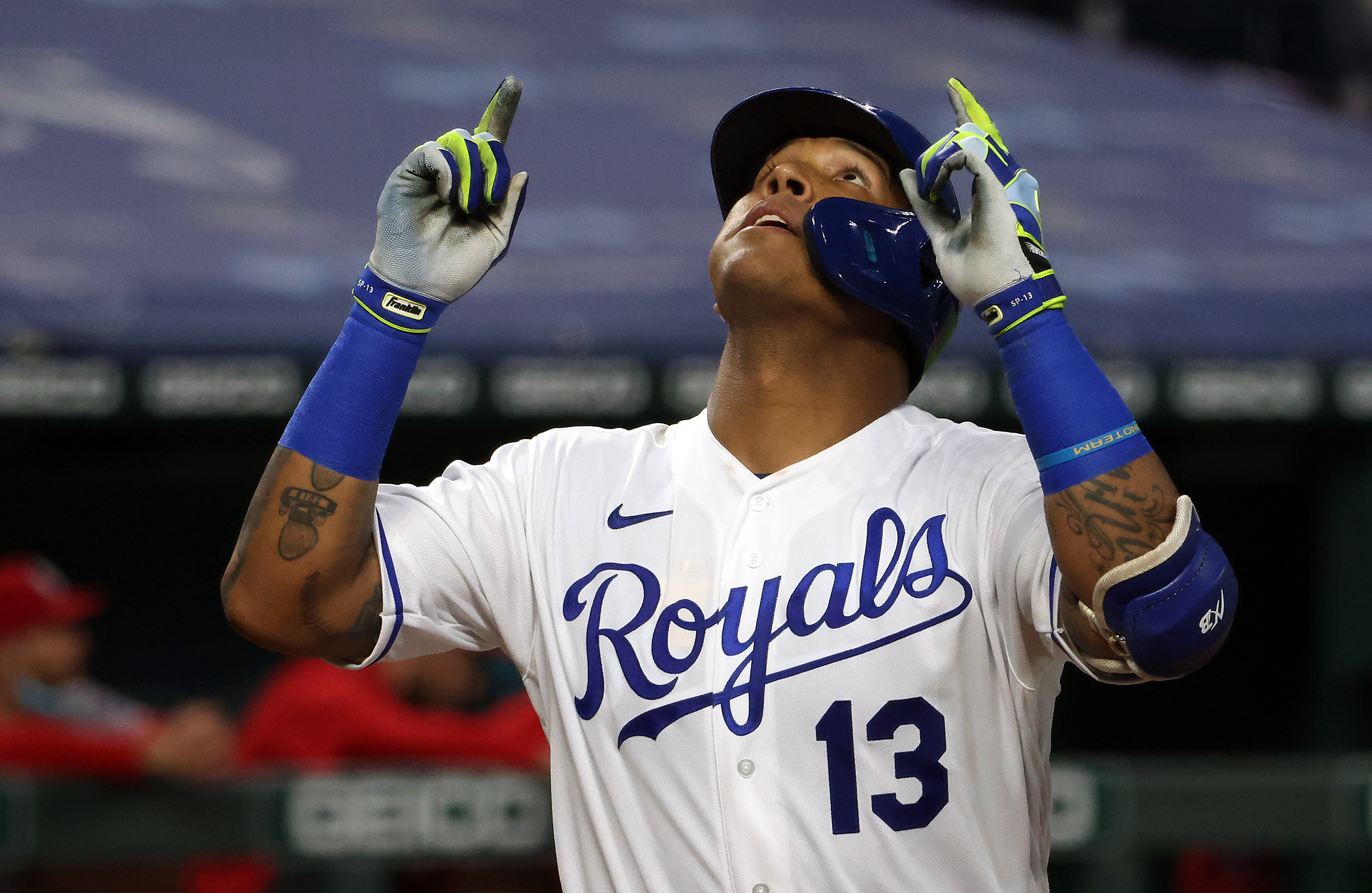 3690x2400 Another thousand: Royals catcher Salvador Perez plays in 000th game, Desktop