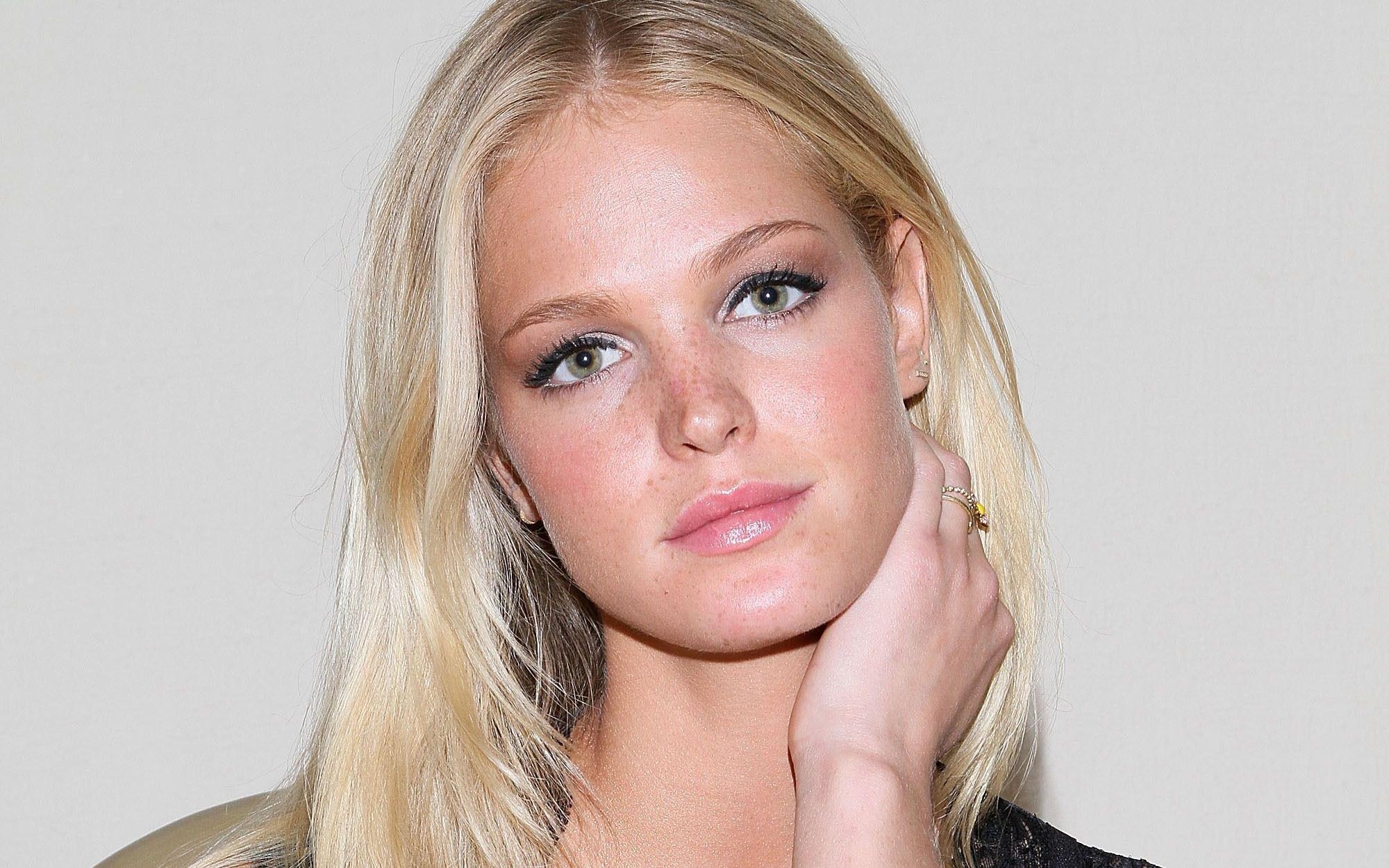 2000x1250 Erin Heatherton Image, Desktop