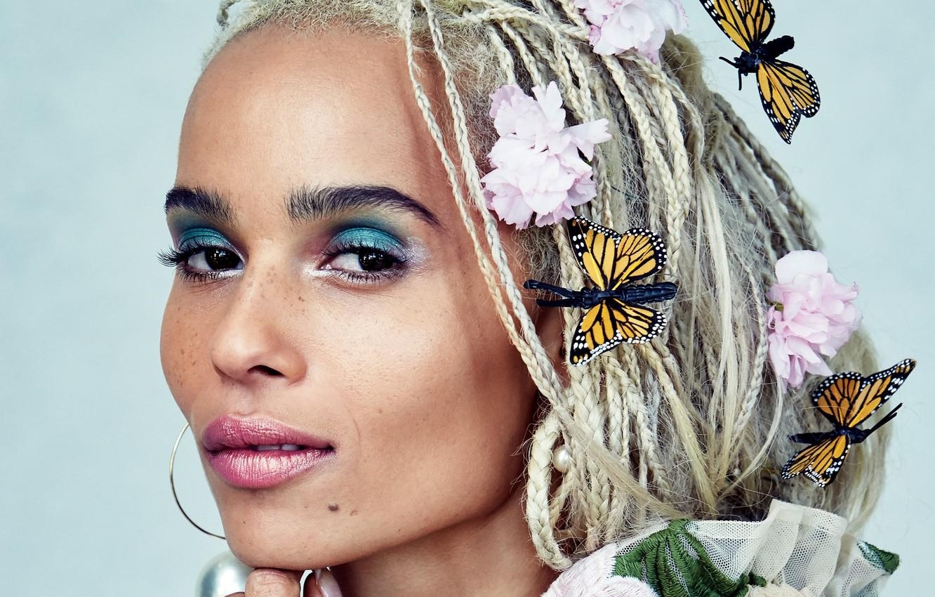 1340x850 Wallpaper butterfly, smile, portrait, actress, clips, Zoe Kravitz, Desktop