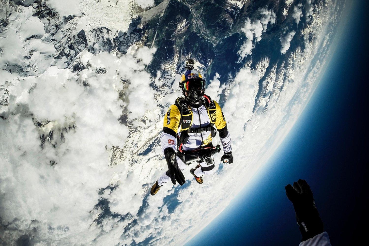 1500x1000 000m Mont Blanc skydive *video*. Red Bull Adventure, Desktop