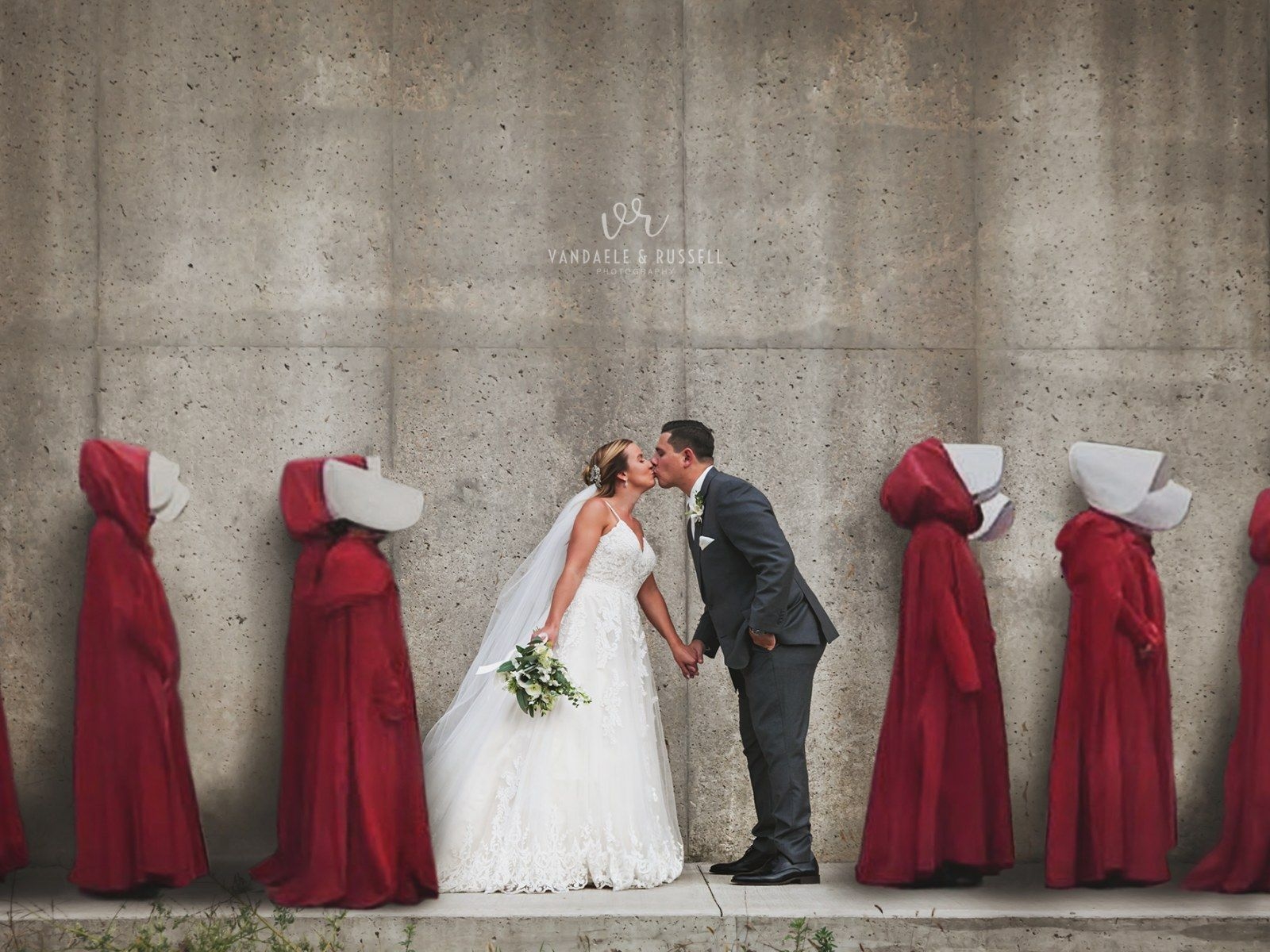 1600x1200 Viral 'Handmaid's Tale' Wedding Photo Ignites The Internet, Desktop