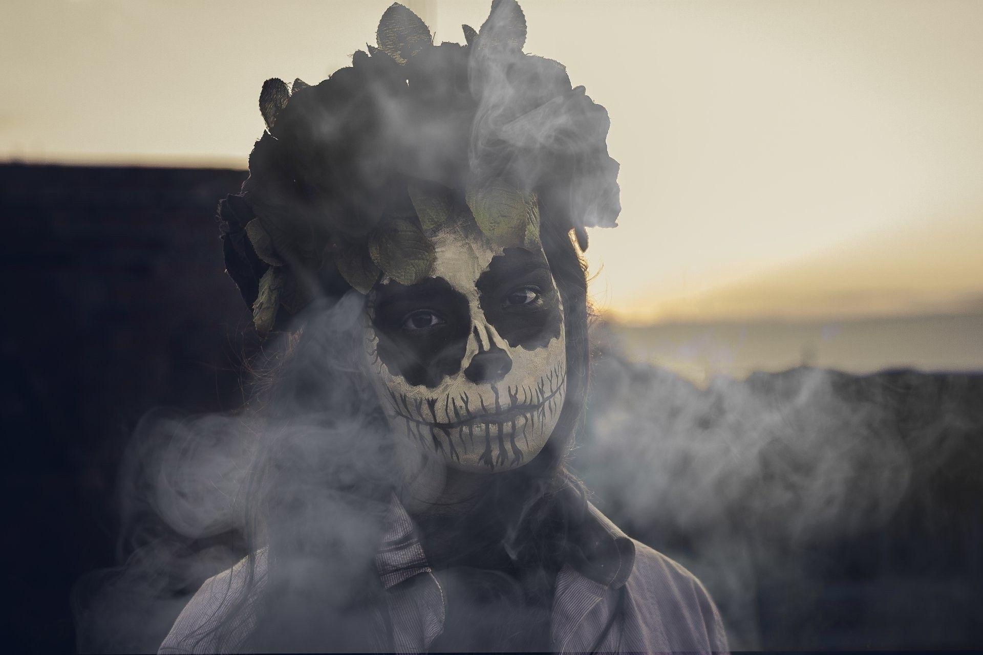 1920x1280 Wallpaper, black, women, smoke, sculpture, Dia de los Muertos, Desktop