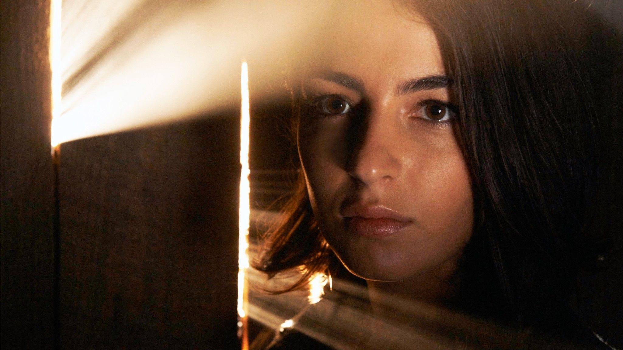 2050x1160 Alanna Masterson In Walking Dead Season 5, Desktop