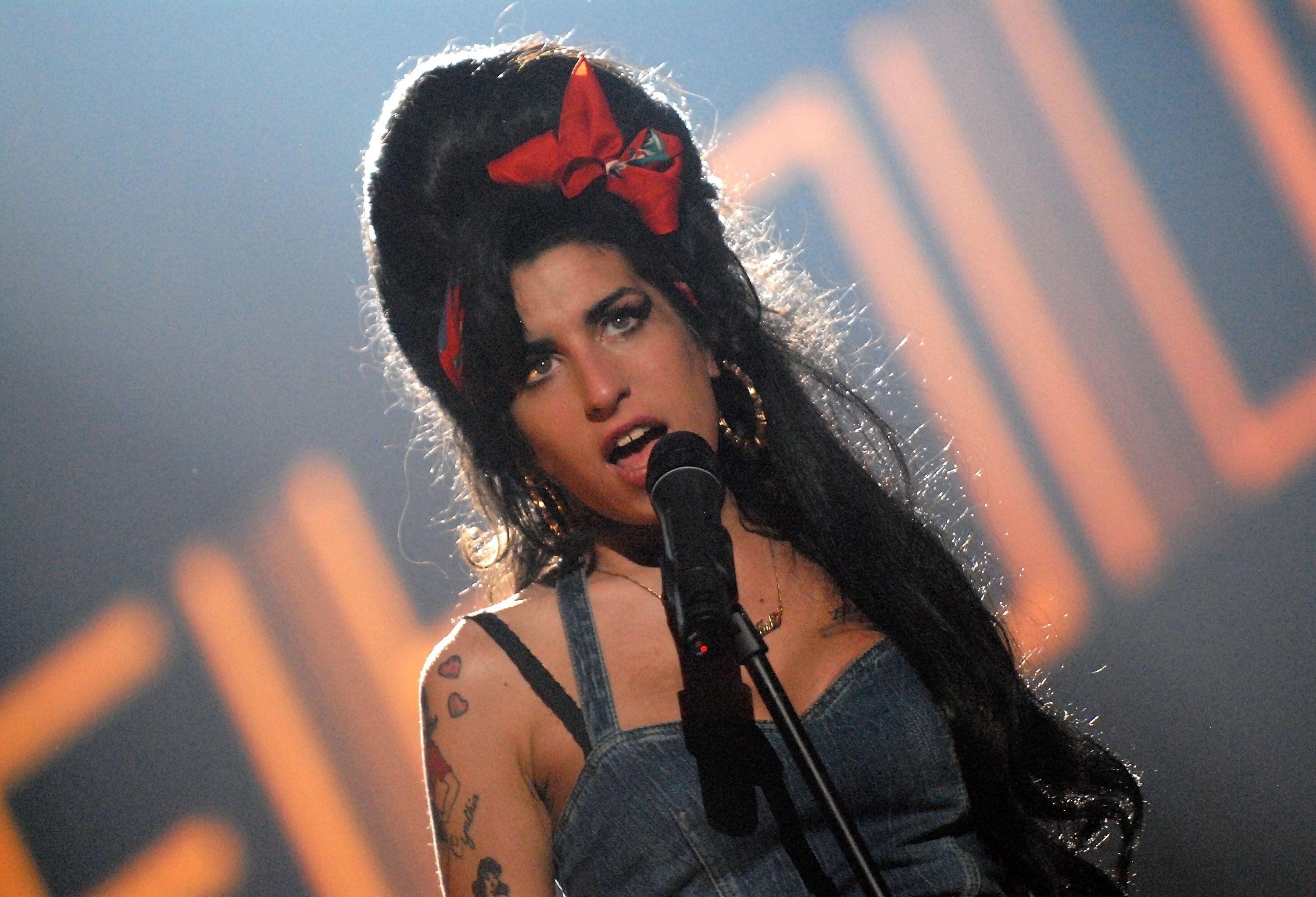 3000x2050 Amy Winehouse HD Wallpaper, Desktop