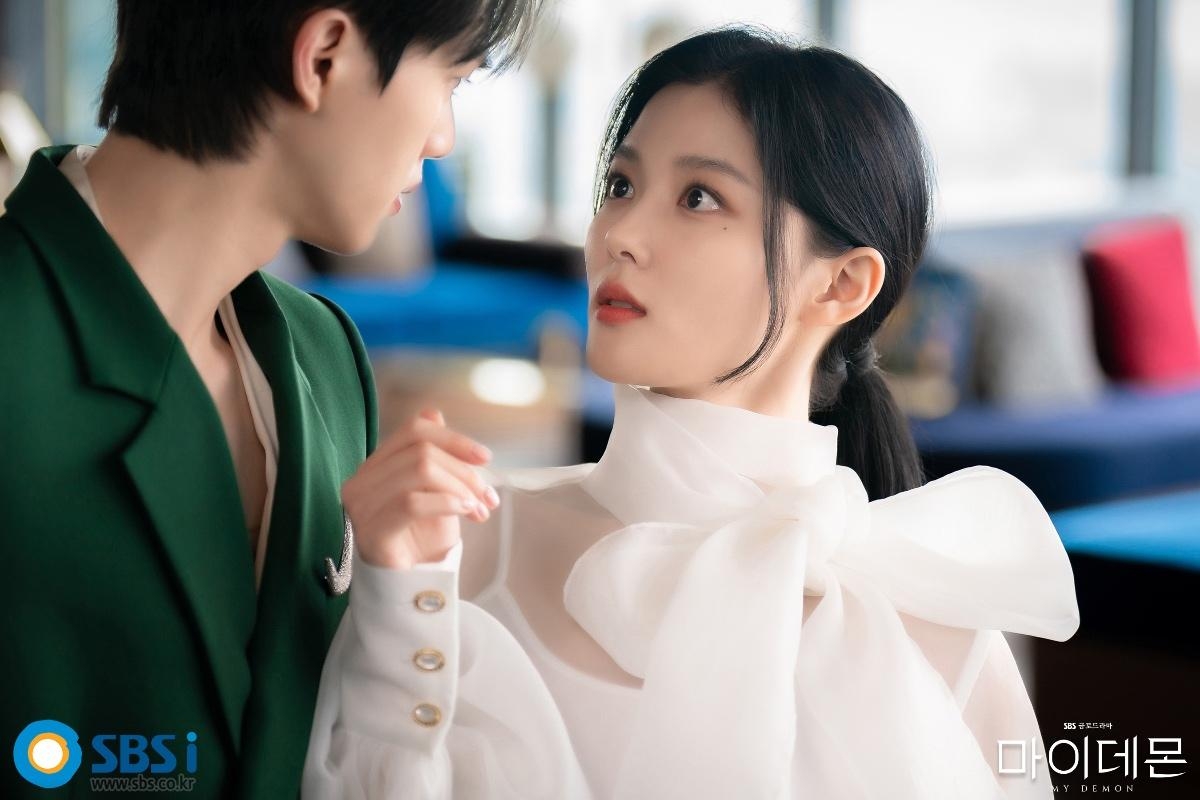 1200x800 New Kdrama Series “My Demon”. SBS Also Released Photo Stills, In Which Song Kang And Kim Yoo Jung's Chemistry Looks Intense, Desktop