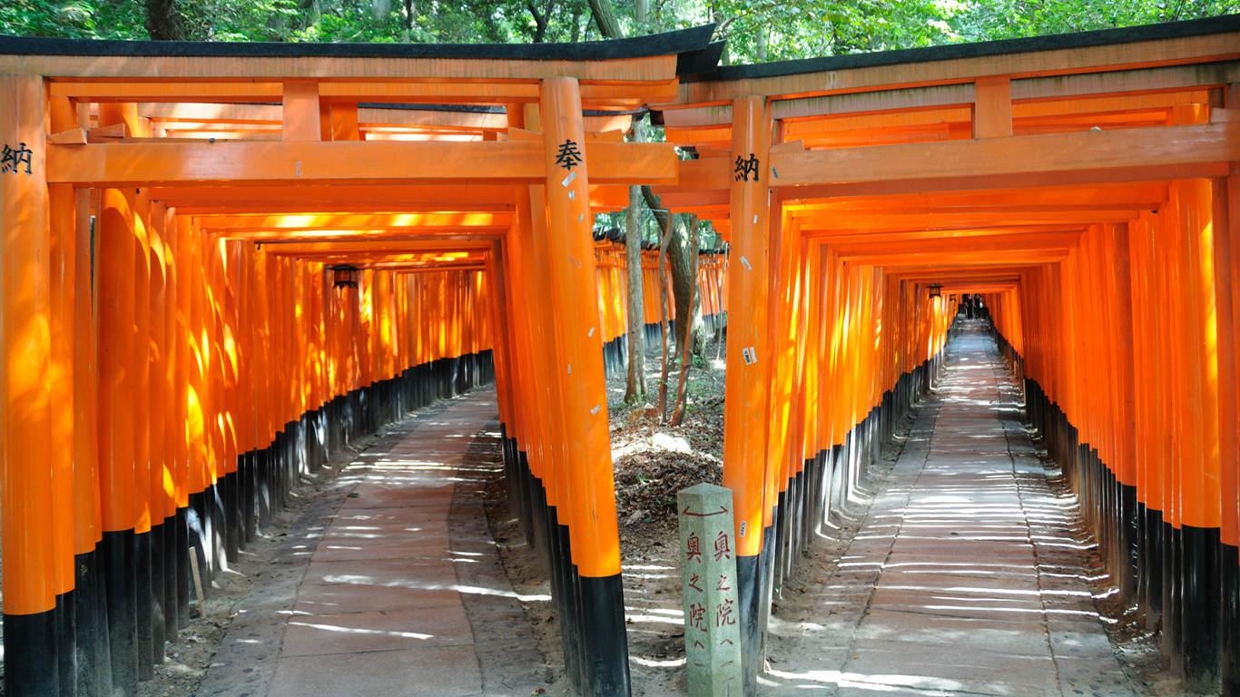 1370x770 Kyoto travel guide area by area: the Fushimi Inari Shrine, Desktop
