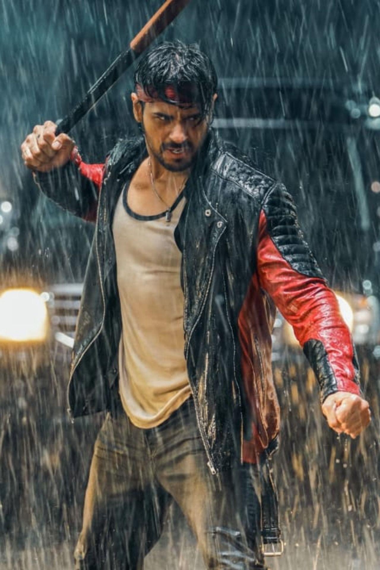 1280x1920 Here's a glimpse of Sidharth Malhotra from upcoming film, Phone