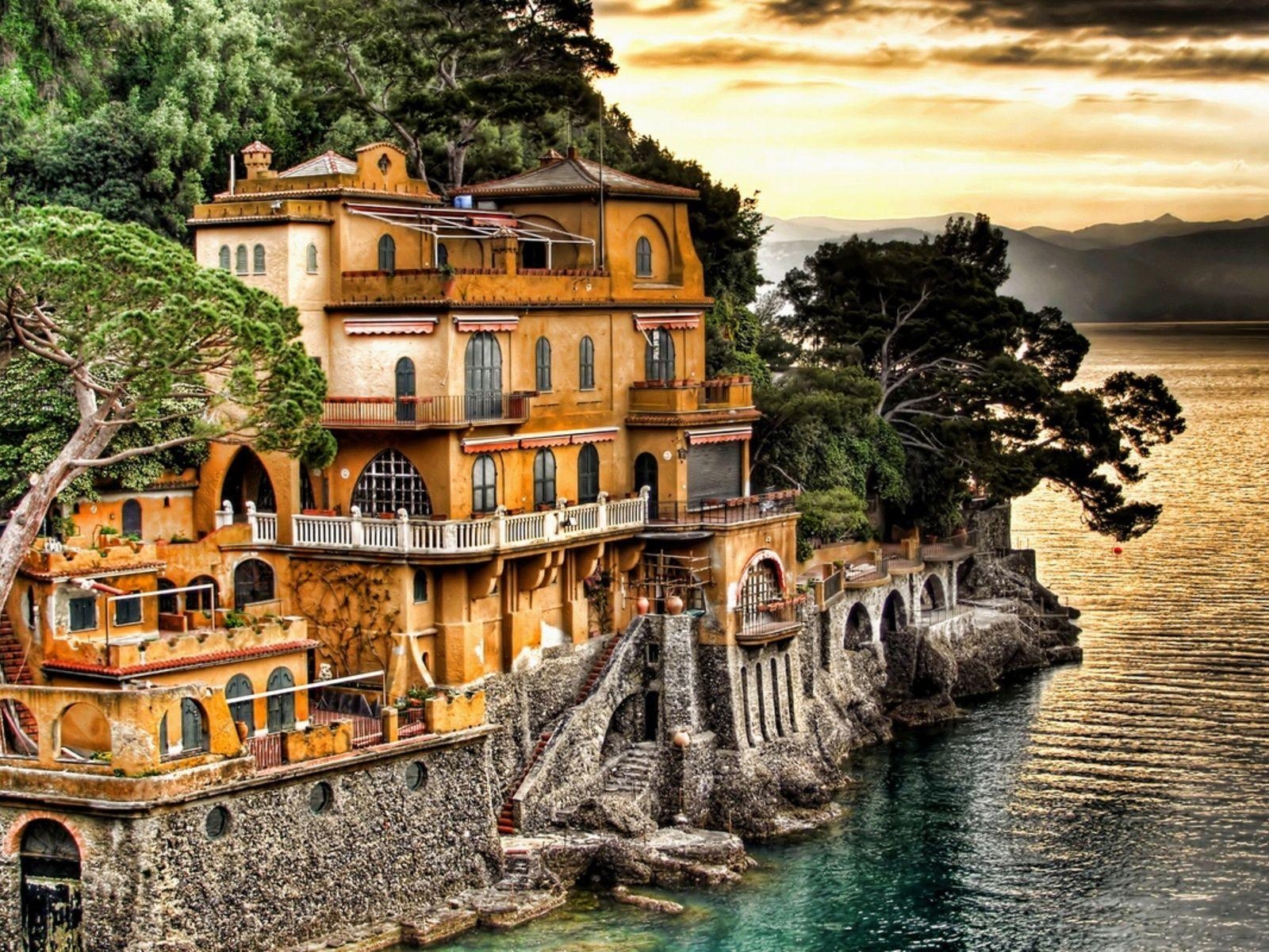 1600x1200 Old house in Genoa, Italy wallpaper and image, Desktop