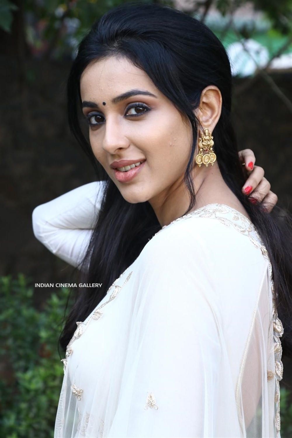 1000x1510 Riya Suman At Seeru Movie Press Meet Stills 2, Phone