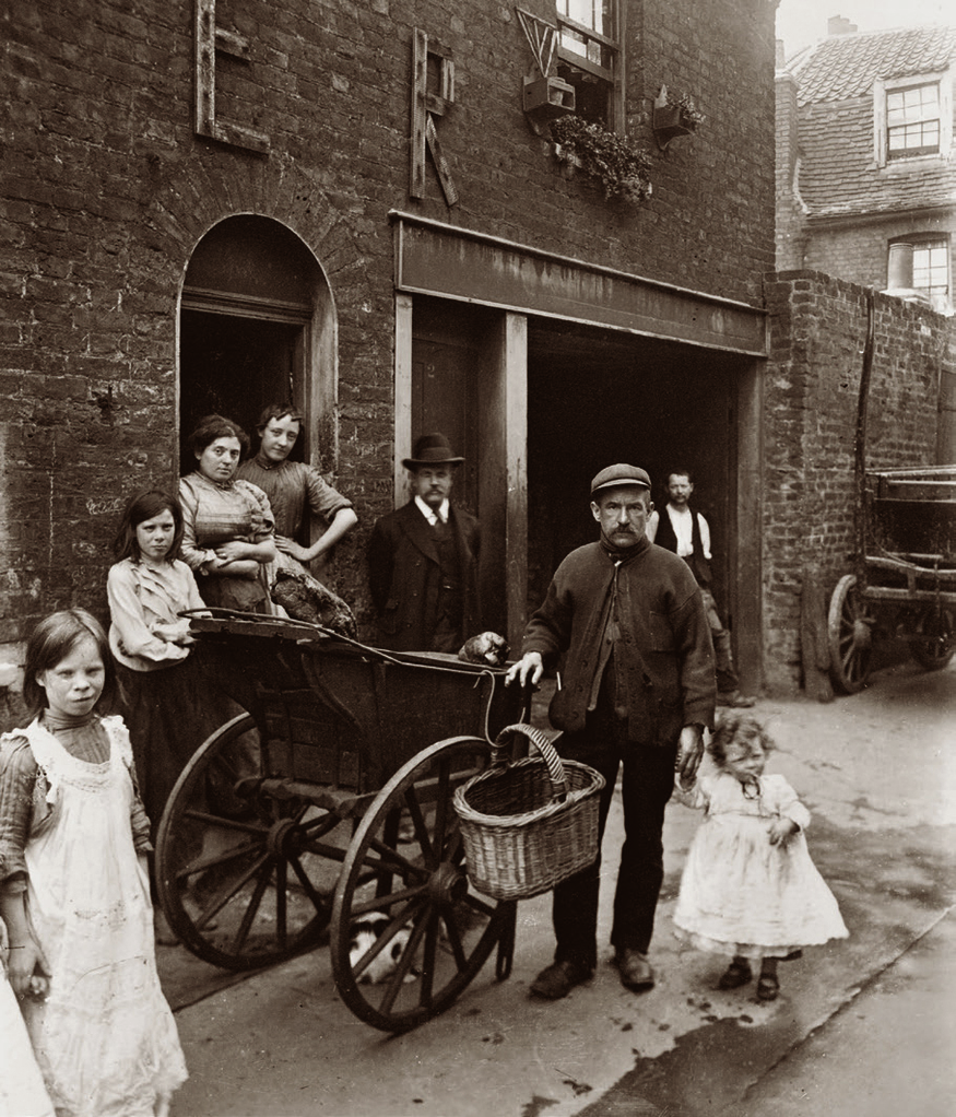 880x1030 These Astonishing Photo Of Victorian Londoners Will Blow You Away, Phone