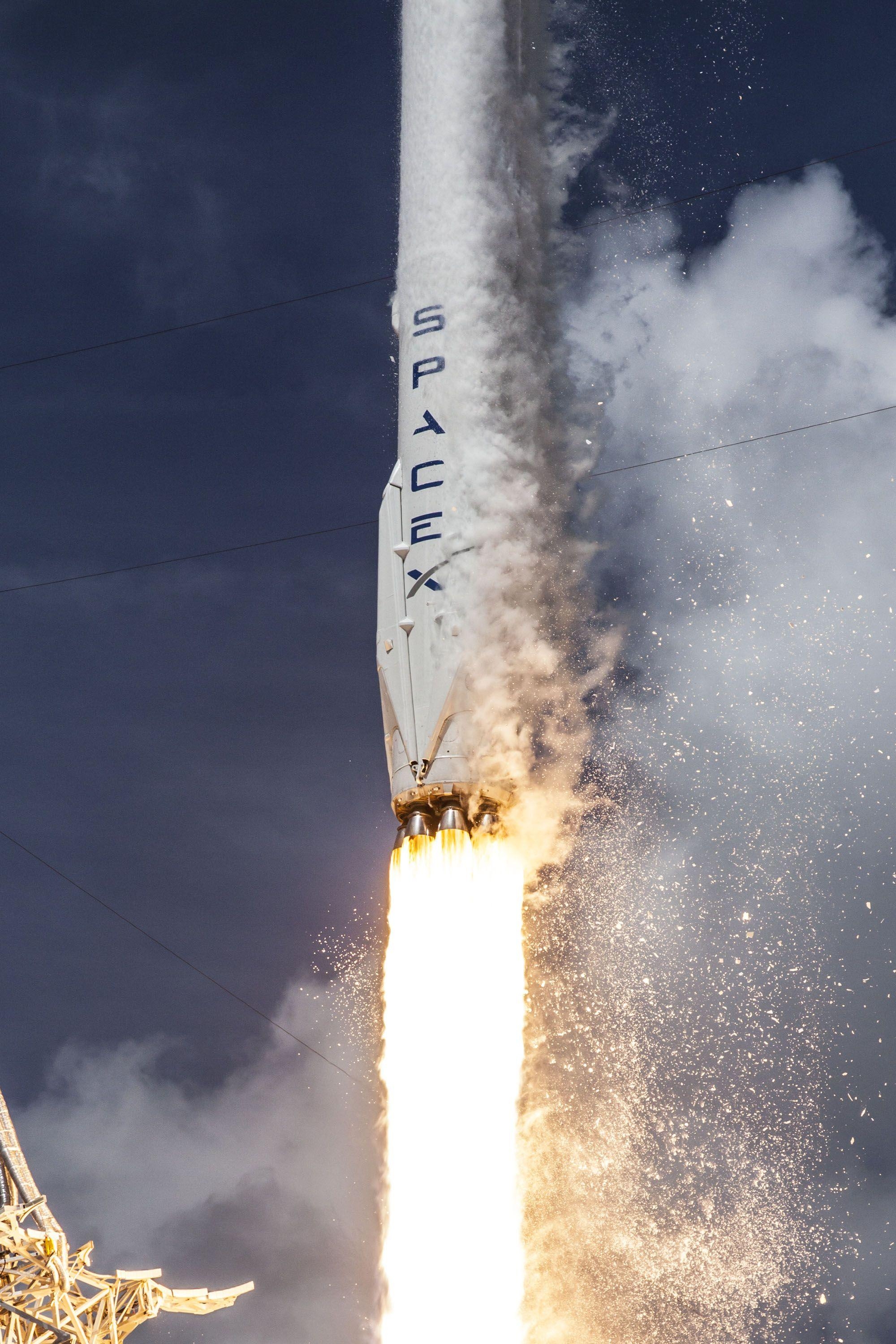 2000x3000 Launch of Falcon 9 carrying ORBCOMM OG2, Phone