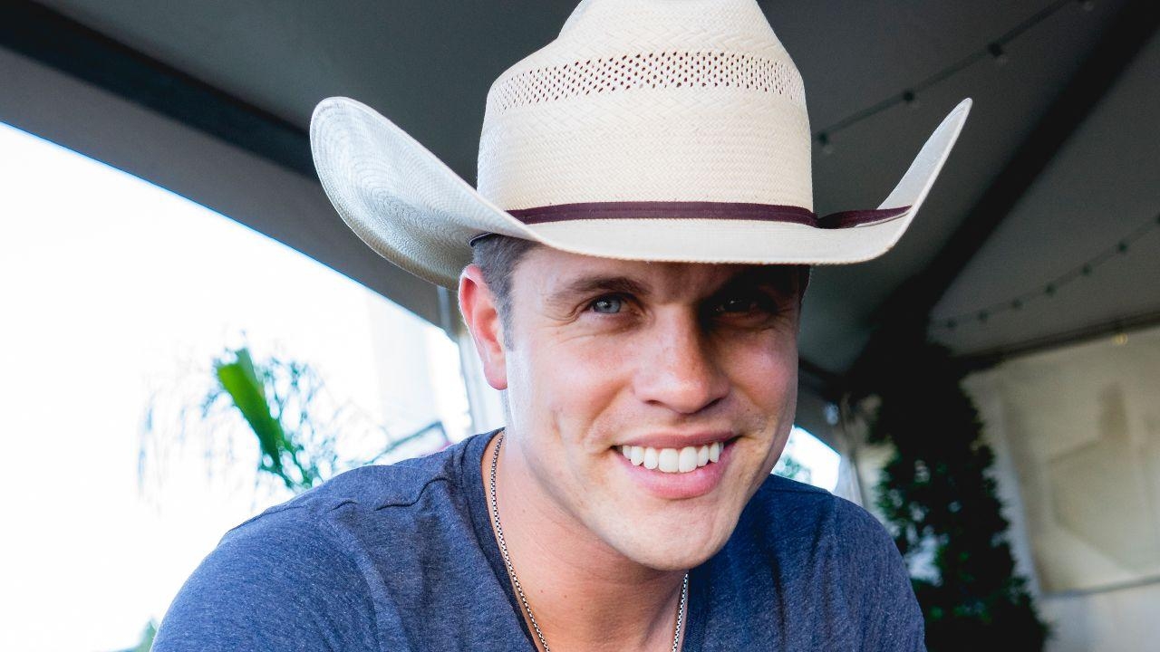 1280x720 Dustin Lynch Literally Never Takes Off His Cowboy Hat And I Have 16, Desktop