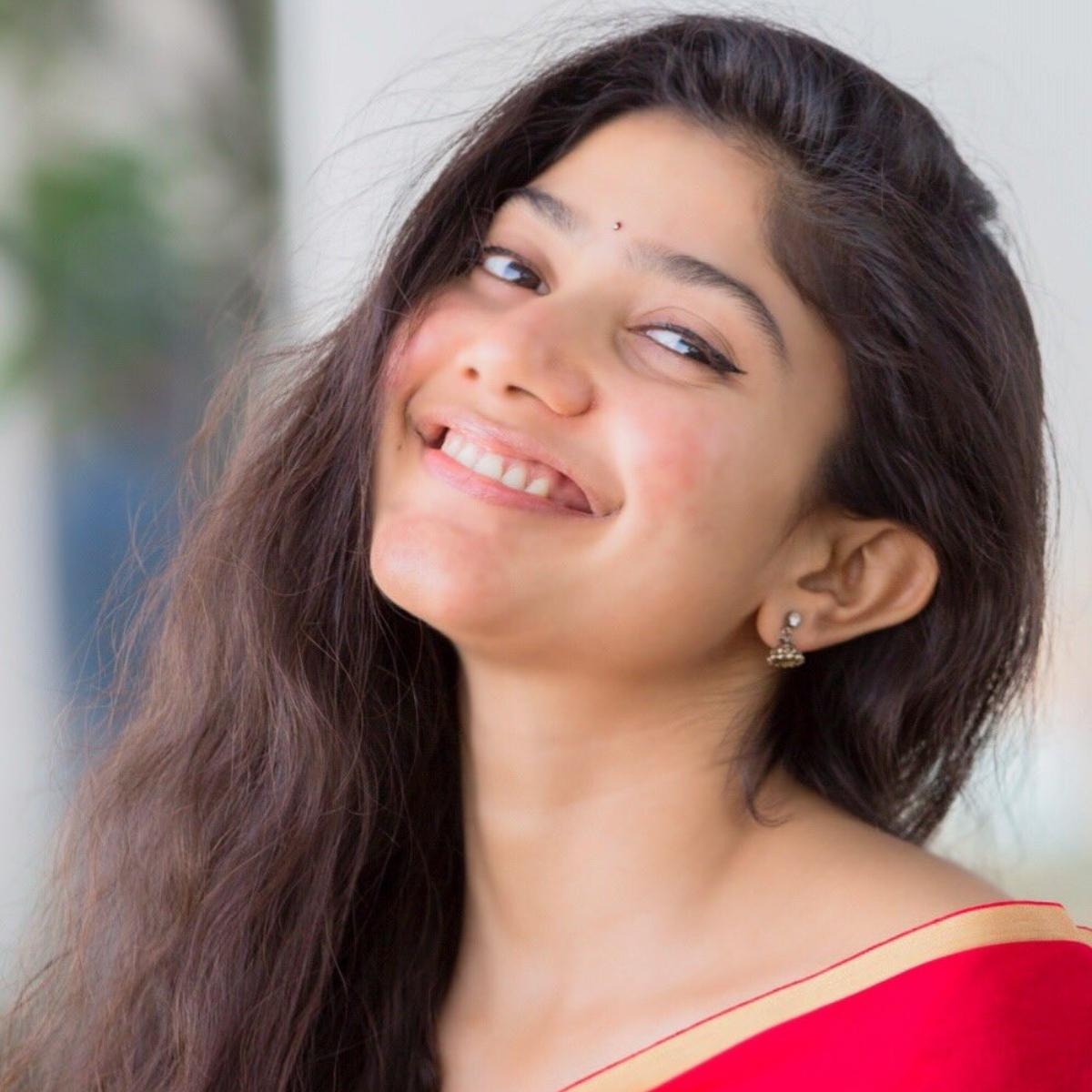 1200x1200 Sai Pallavi's PHOTOS flaunting her heartwarming smile will brighten up your dull Tuesday, Phone