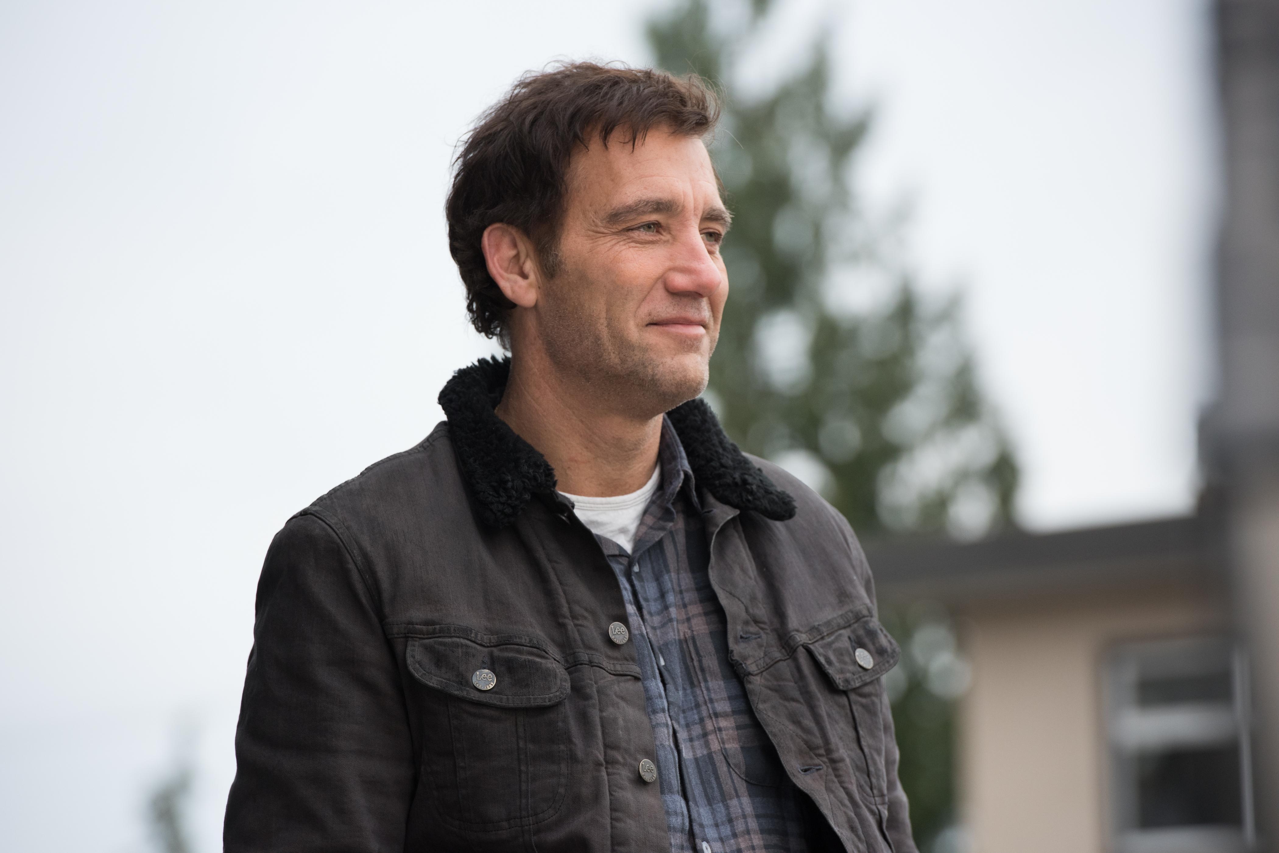 4200x2810 Clive Owen Wallpaper, Desktop
