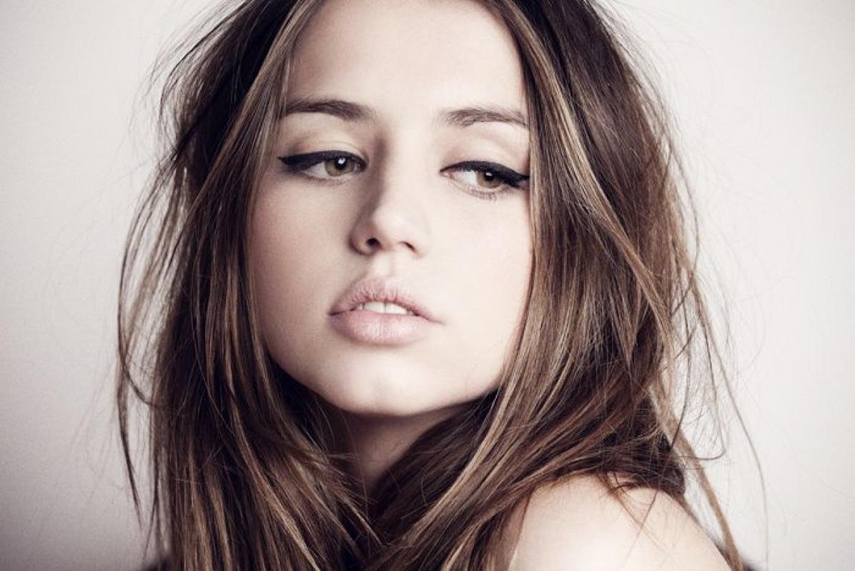 1200x800 Ana De Armas HD Wallpaper Free Download in High Quality, Desktop