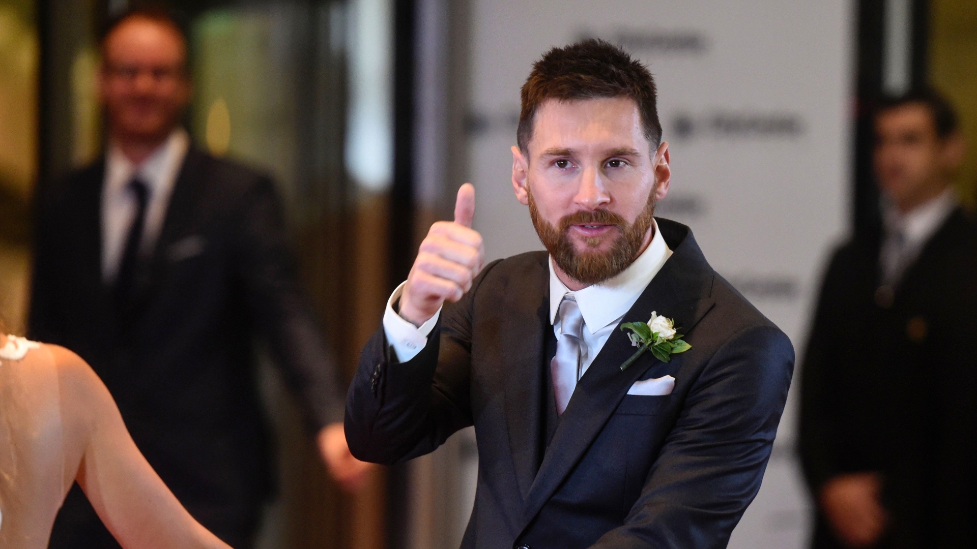 1920x1080 Married in front of Messi' football fan dictates wedding around Barcelona star, Desktop