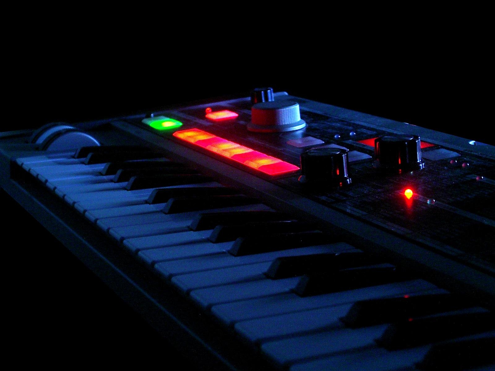 1600x1200 Download Wallpaper Piano, Musical Instrument, Musical Instrument, Desktop